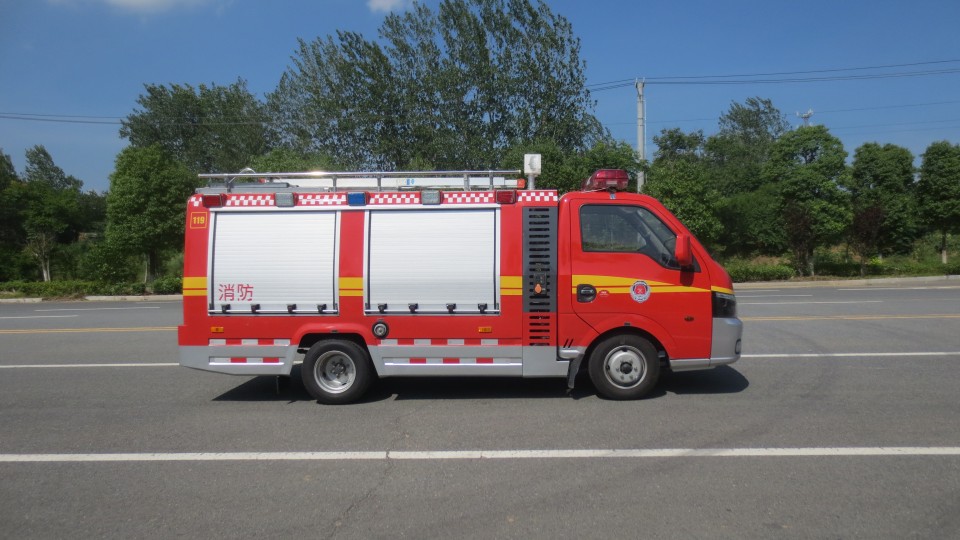 東風(fēng)途逸細(xì)水霧消防車(chē)
