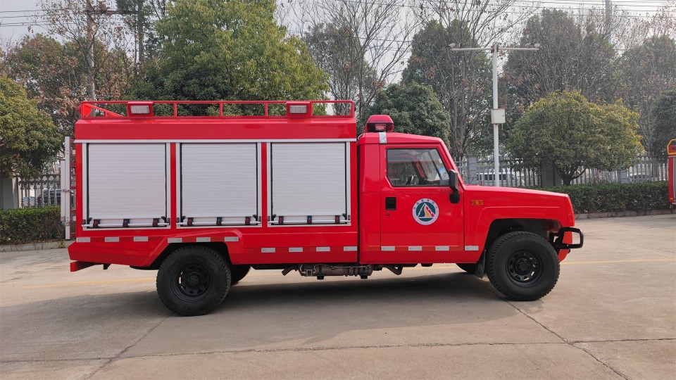勇士四驅(qū)器材消防車(chē)